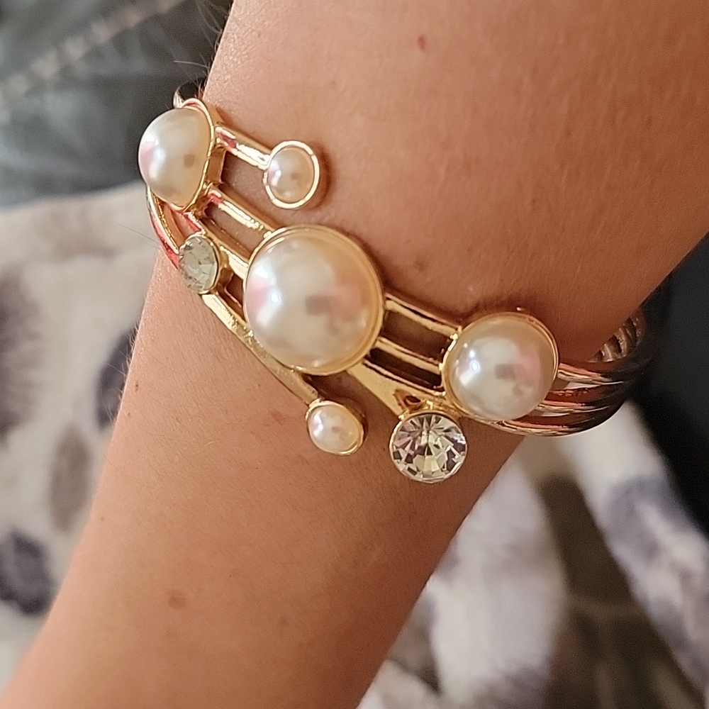 New! Gold And Faux Pearl Bracelet